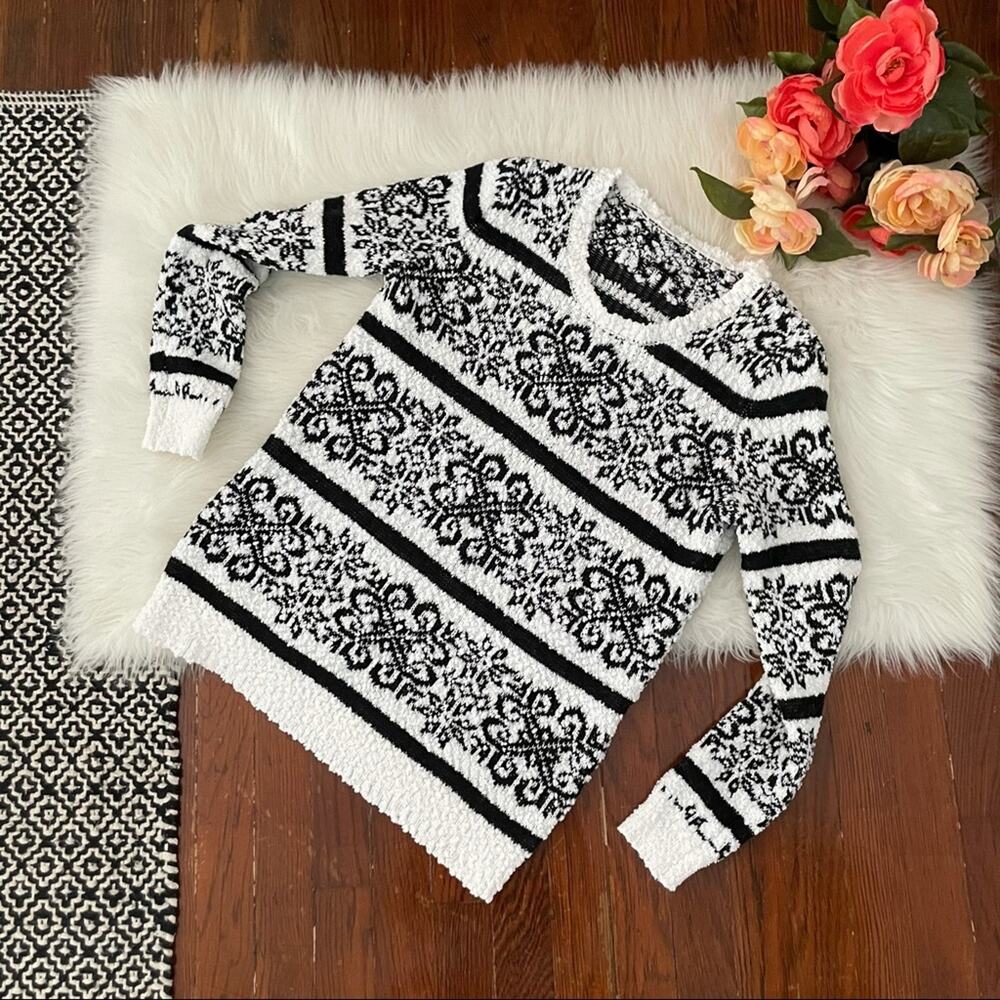 90s Black & White Cozy Sweater Super Soft